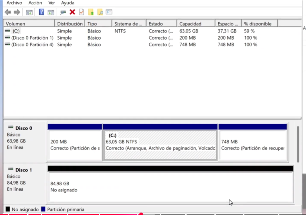 Administraci&oacute;n de discos de Windows mostrando el disco de origen y el SSD de destino